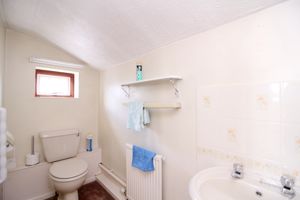 En-suite W.C- click for photo gallery